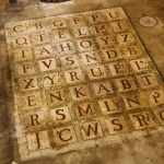 photo-L'alphabet géant de la Salle du Trésor
