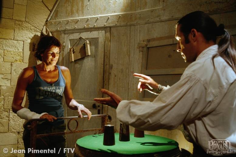 Stéphanie de Monaco face au Magicien du fort dans l'épreuve du Bonneteau(2006)