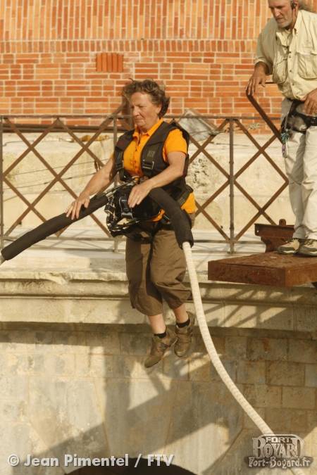 Marthe Villalonga s'élançant dans le Saut à l'élastique(2006)