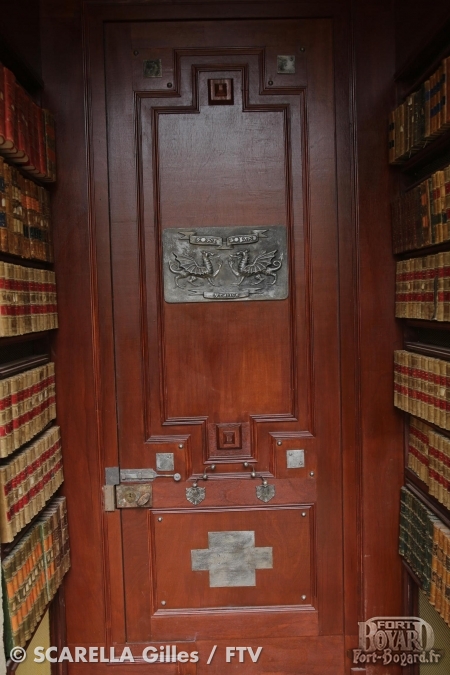 La porte de la cellule de la Bibliothèque(2013)