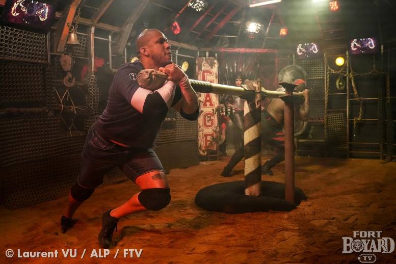 Ciryl Gane face à Big Boo dans la Cage lors du duel du Cabestan(2022)
