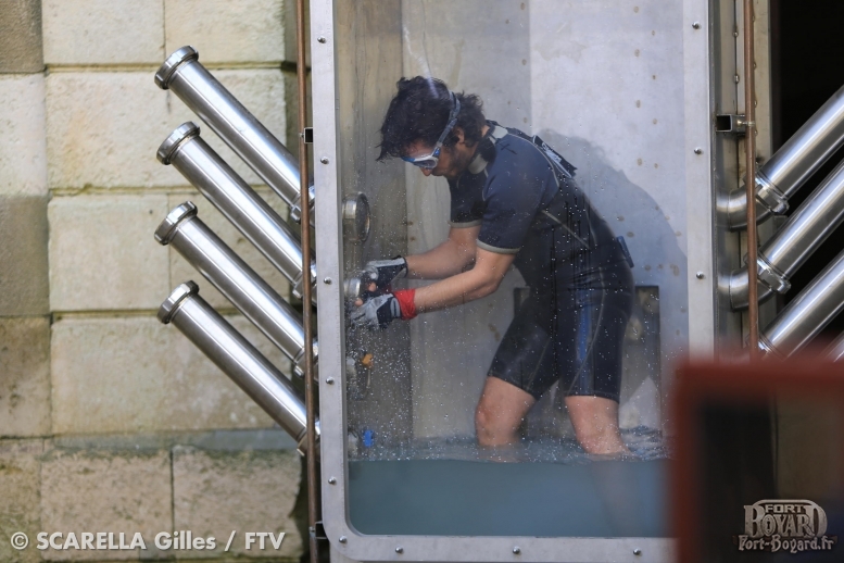 Mickaël Miro en phase de dévissage dans l'Entraînement sous-marin(2013)
