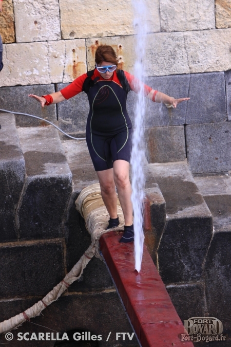 Anne Decis sur la Poutre jets d'eau(2012)