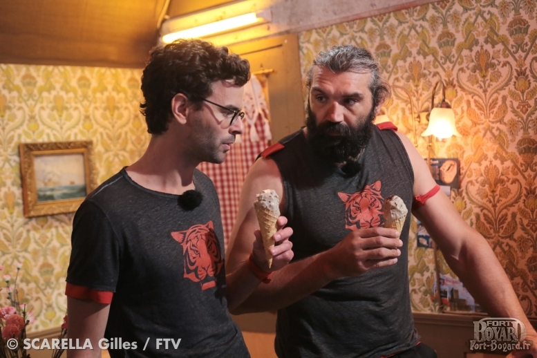Thomas Isle et Sébastien Chabal dégustent leur glace au  surströmming(2014)