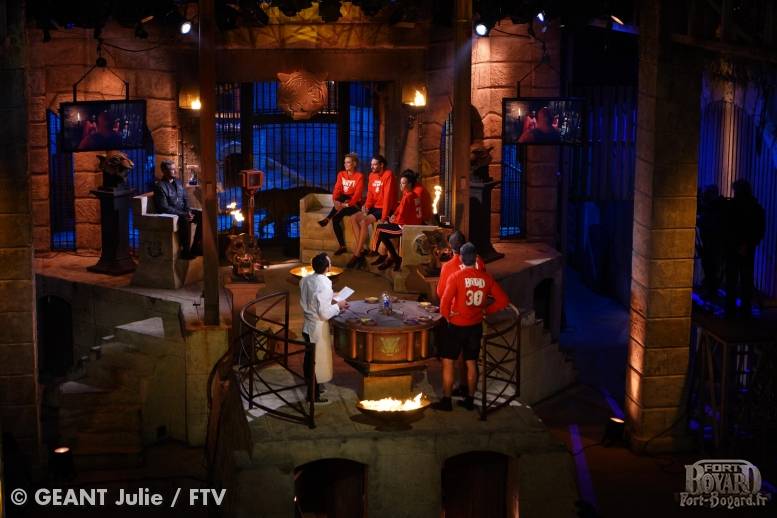 L'équipe 1 sur le plateau de l'émission de deuxième partie de soirée.(2019)