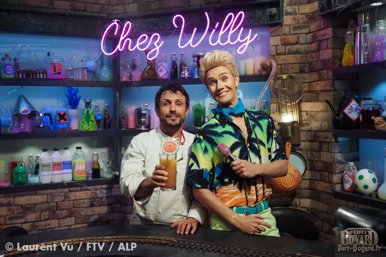 Le Chef Willy et Cyril Gossbo dans le bar clandestin(2020)