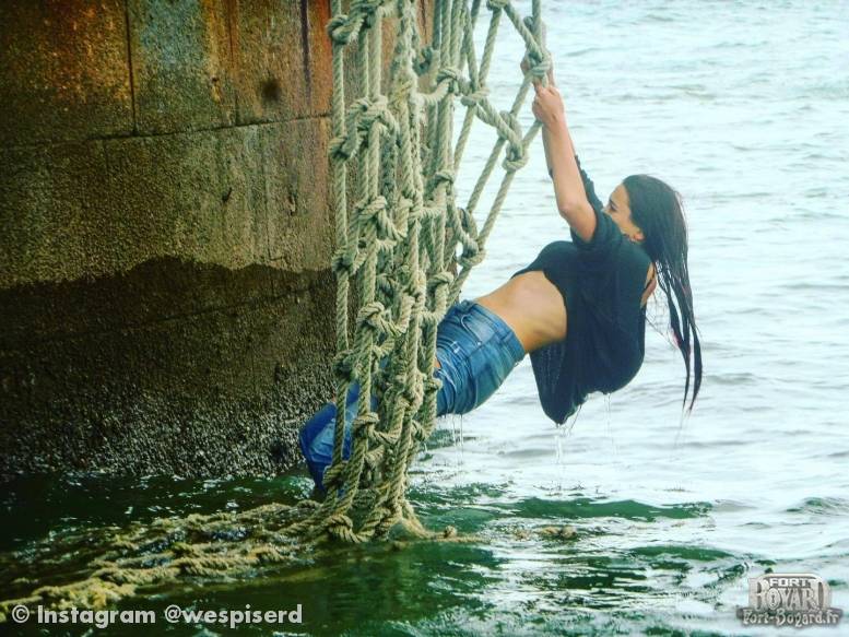 Delphine Wespiser après son saut à la mer depuis le Carrelet(2020)